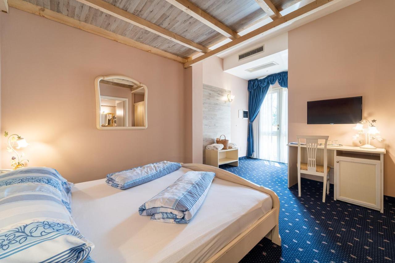 Borgo Dei Poeti Romantik Hotel Manerba del Garda Dış mekan fotoğraf