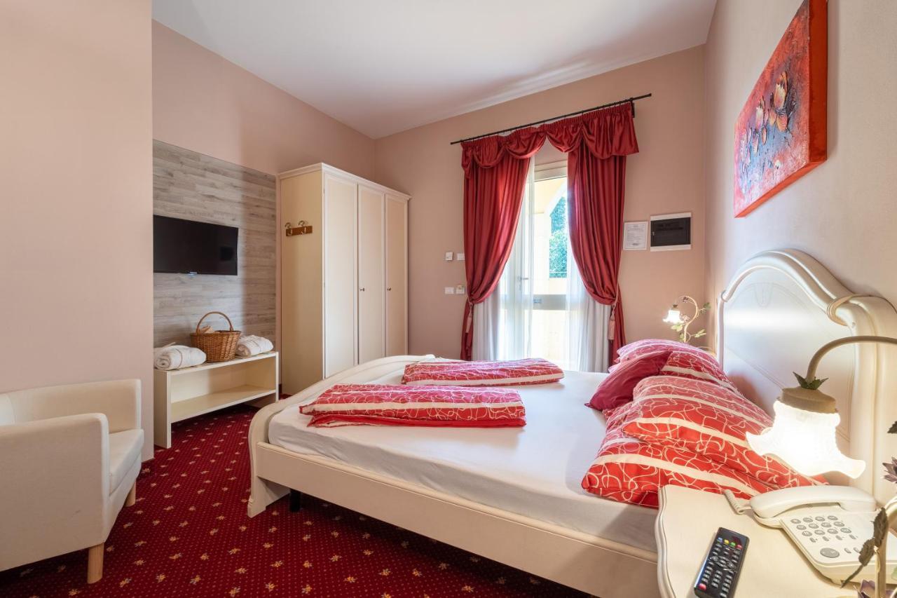 Borgo Dei Poeti Romantik Hotel Manerba del Garda Dış mekan fotoğraf