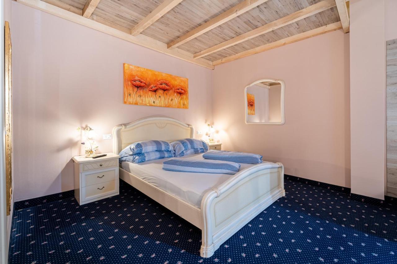 Borgo Dei Poeti Romantik Hotel Manerba del Garda Dış mekan fotoğraf
