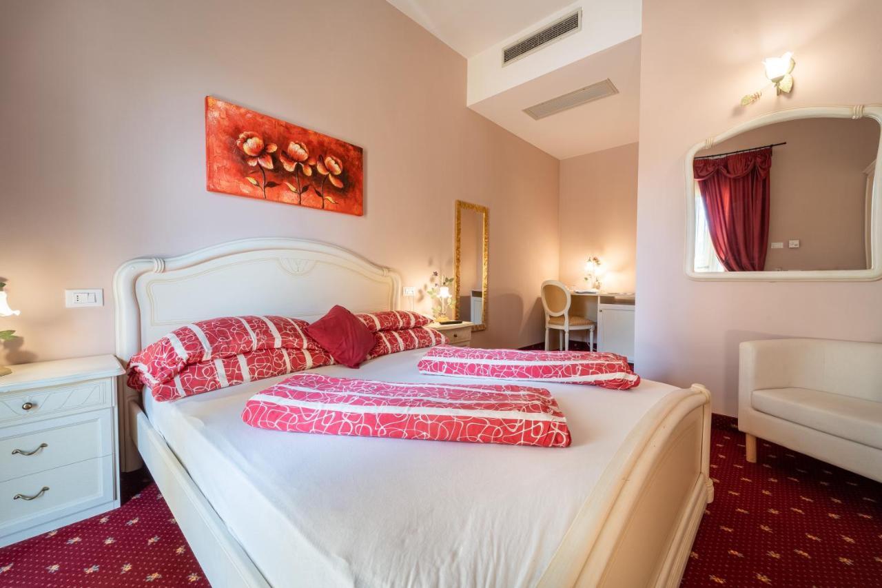 Borgo Dei Poeti Romantik Hotel Manerba del Garda Dış mekan fotoğraf