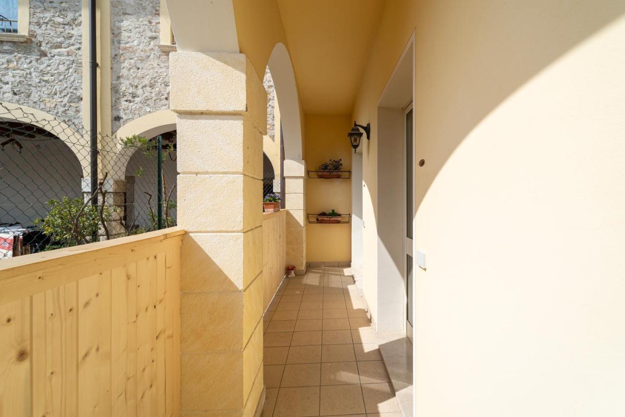 Borgo Dei Poeti Romantik Hotel Manerba del Garda Dış mekan fotoğraf