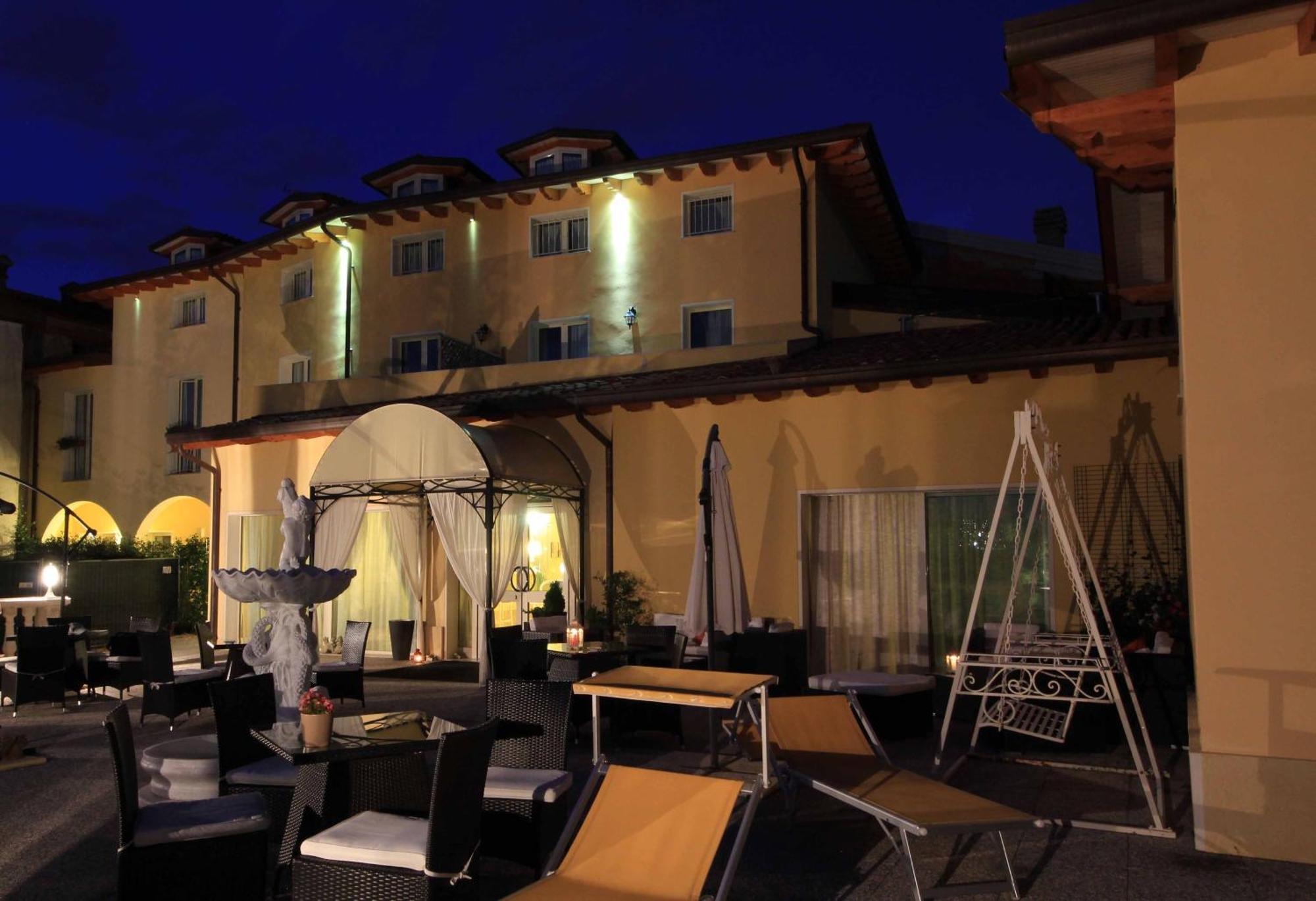 Borgo Dei Poeti Romantik Hotel Manerba del Garda Dış mekan fotoğraf