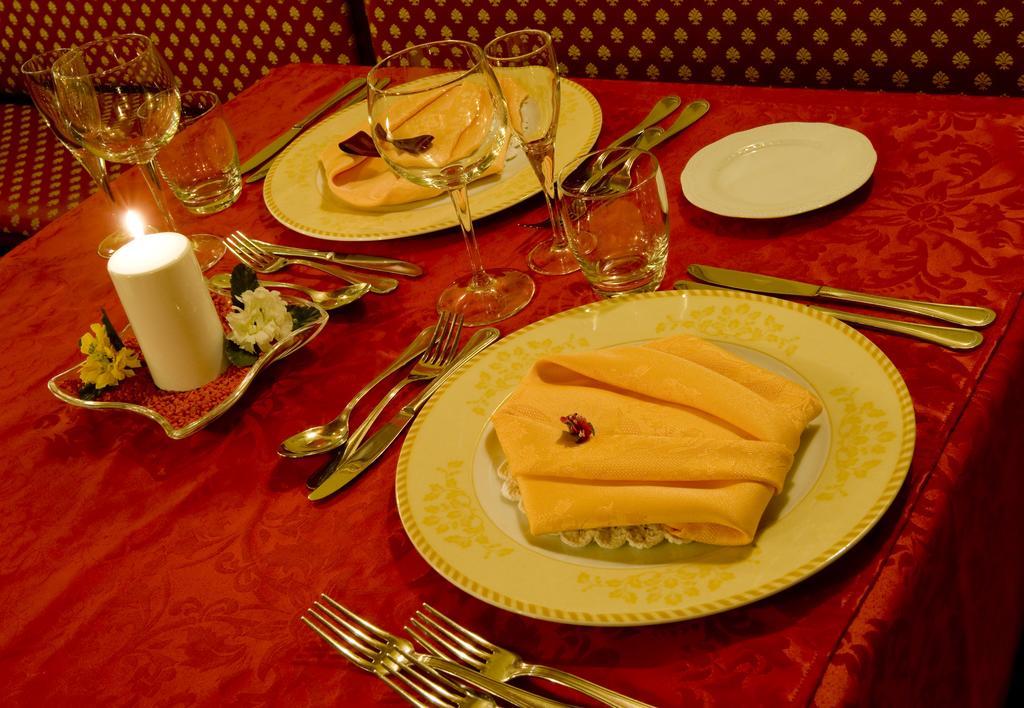 Borgo Dei Poeti Romantik Hotel Manerba del Garda Dış mekan fotoğraf