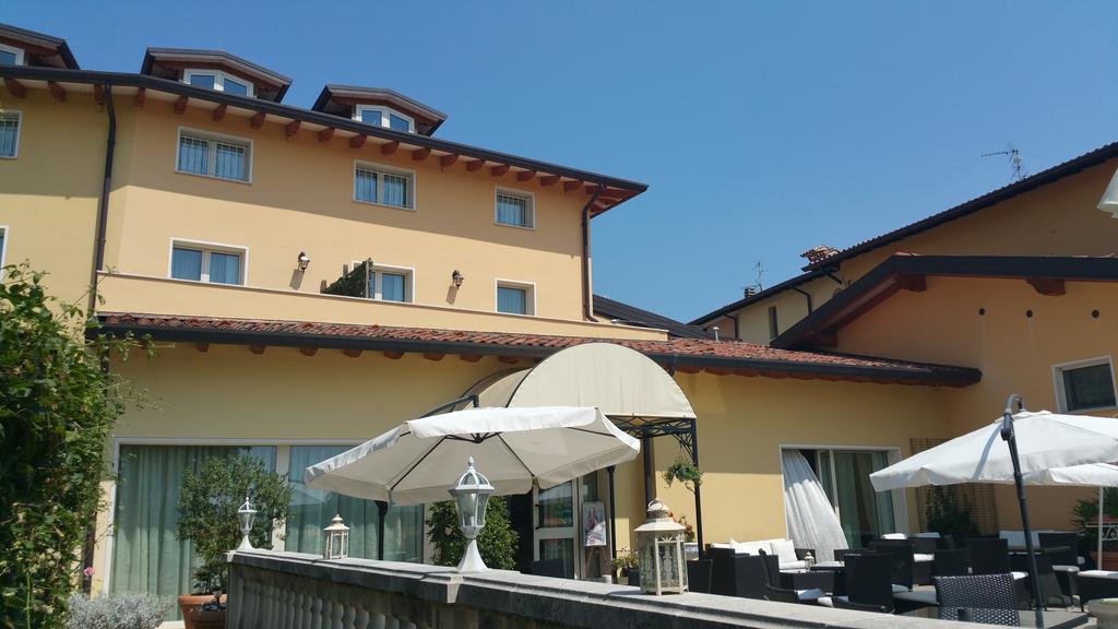 Borgo Dei Poeti Romantik Hotel Manerba del Garda Dış mekan fotoğraf