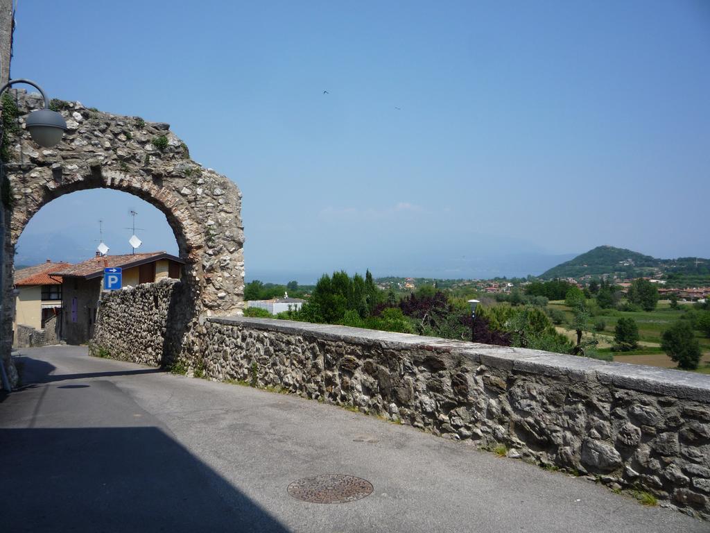 Borgo Dei Poeti Romantik Hotel Manerba del Garda Dış mekan fotoğraf