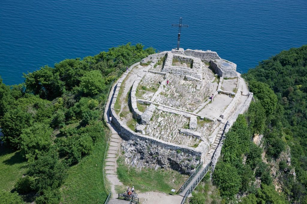 Borgo Dei Poeti Romantik Hotel Manerba del Garda Dış mekan fotoğraf