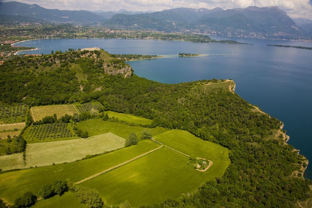 Borgo Dei Poeti Romantik Hotel Manerba del Garda Dış mekan fotoğraf