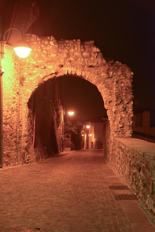 Borgo Dei Poeti Romantik Hotel Manerba del Garda Dış mekan fotoğraf