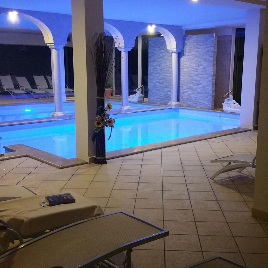 Borgo Dei Poeti Romantik Hotel Manerba del Garda Dış mekan fotoğraf