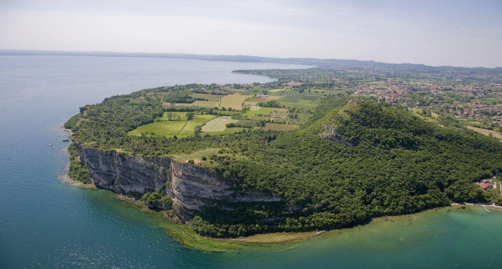Borgo Dei Poeti Romantik Hotel Manerba del Garda Dış mekan fotoğraf