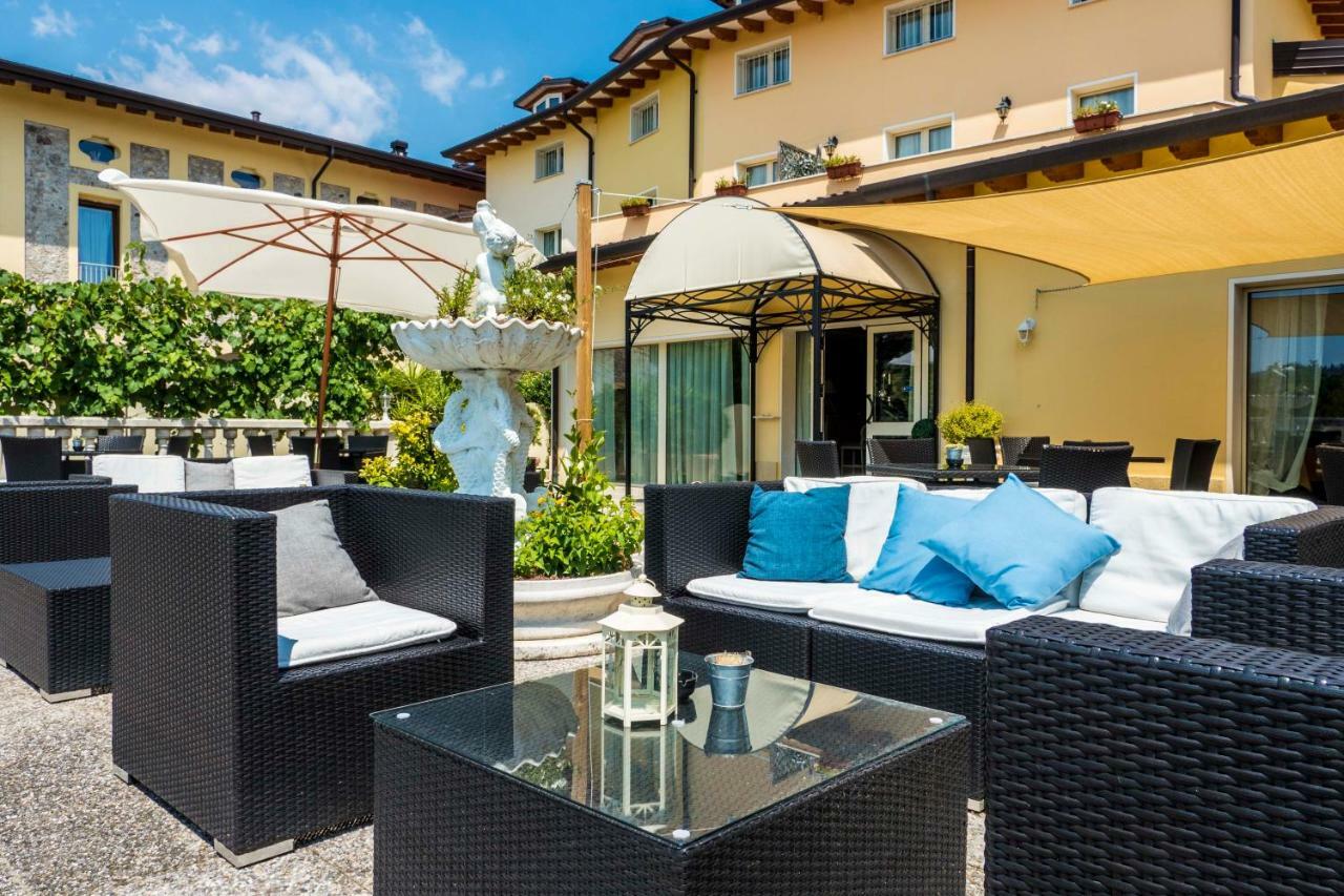 Borgo Dei Poeti Romantik Hotel Manerba del Garda Dış mekan fotoğraf