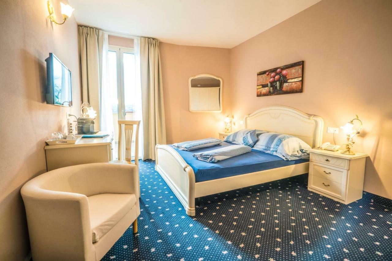 Borgo Dei Poeti Romantik Hotel Manerba del Garda Dış mekan fotoğraf